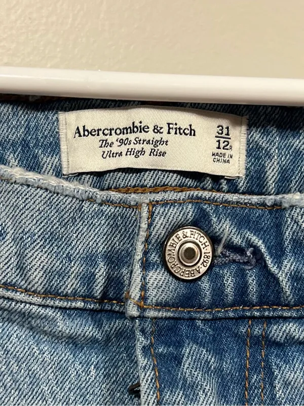Abercrombie & Fitch Women’s The 90s Straight Ultra High Rise Jeans Size 31 - Image 4