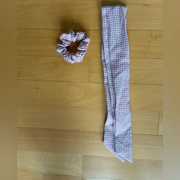 New Urban Outfitters Pink Gingham Bow Hair Scrunchie - Image 4