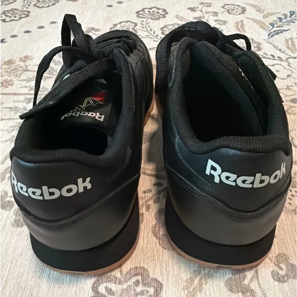 Reebok Classic Leather Sneakers Black Gum Bottoms Women's Size 9 GY0961 - Image 5