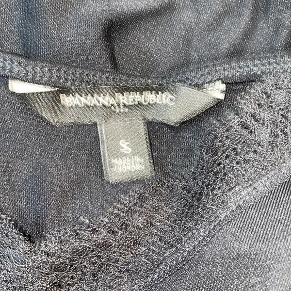 Banana Republic black camisole stretchy top size small - Image 4