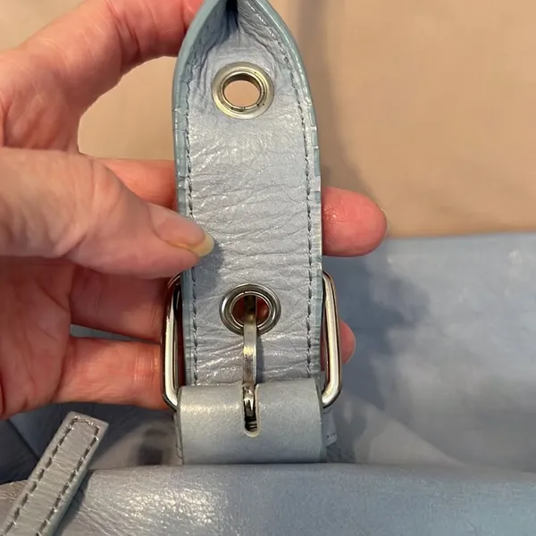Danier light blue soft leather handbag with adjustable handles EUC - Image 12