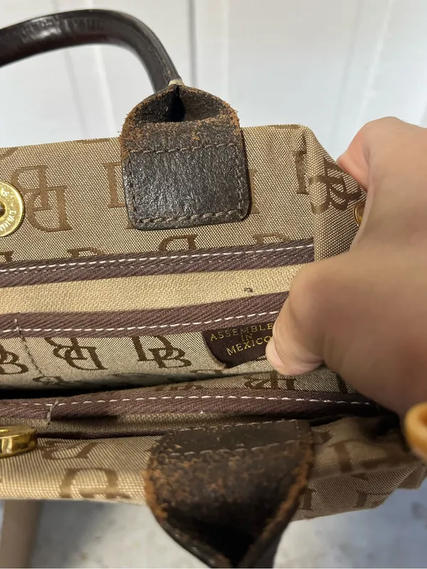 Vintage Y2K Dooney & Bourke Signature Monogram handbag in classic tan Brown - Image 5