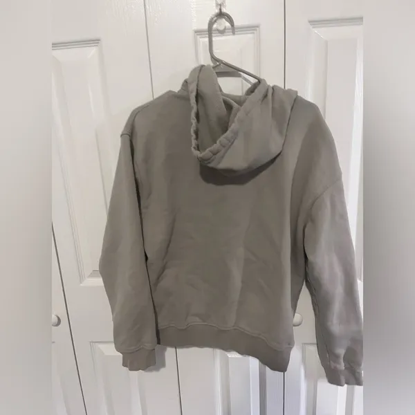White Fox Boutique Hoodie Logo Grey Size S/M - Image 4