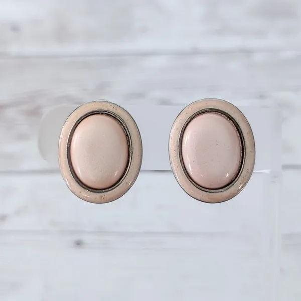Vintage Clip On Earrings Dusky Pinkish Tone Oval - Image 3