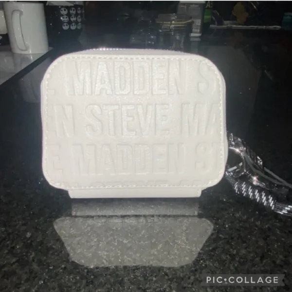 Steve Madden Wallet Wristlet White - Image 2