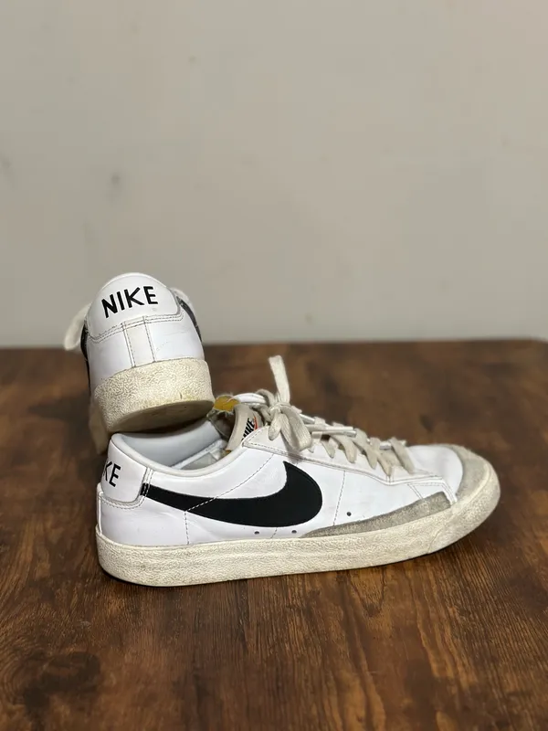 Nike Men’s White & Black Low-Top Sneakers - Image 2