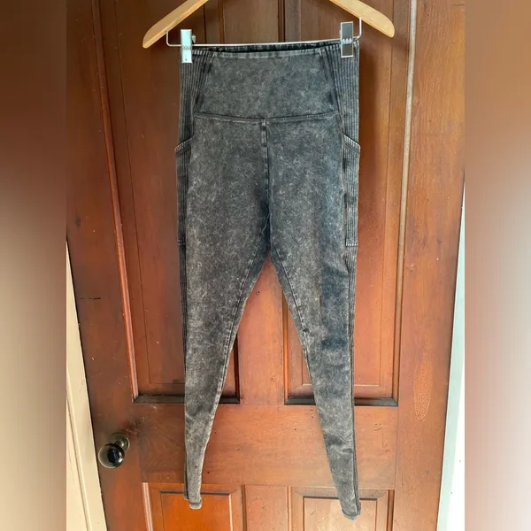 Offline by aerie women’s medium black acid wash leggings - Image 2