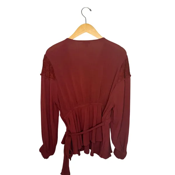 Torrid Crinkle Gauze Lace Inset Surplice Top Blouse Women’s Sz 1 1X/14-16 Red - Image 8