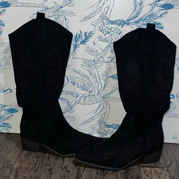Elegant Black Women's Boots Size 11.5 - Image 3