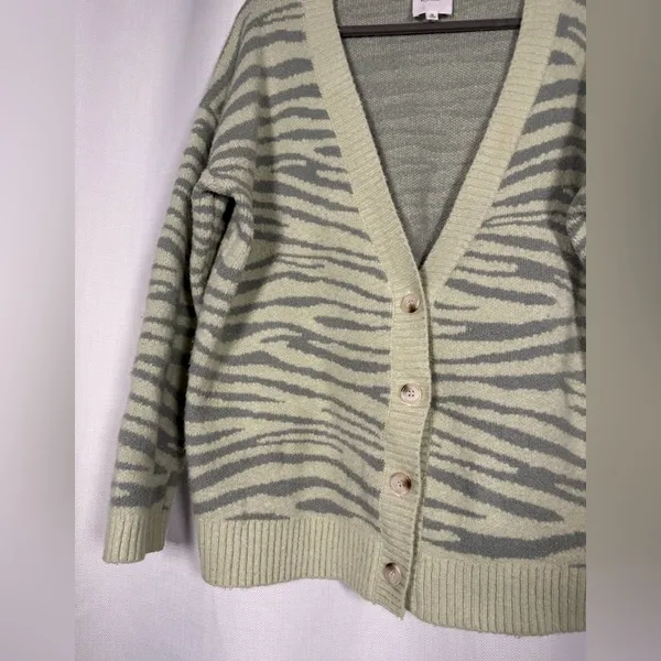 Le Lis Sage Green and Light Gray Striped Open Cardigan - Image 5