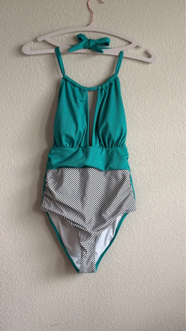 Cupshe Aqua Textured Halter One Piece Swimsuit - Image 4