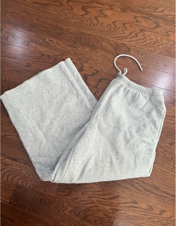 Aritzia wide leg sweatpants  - Image 3