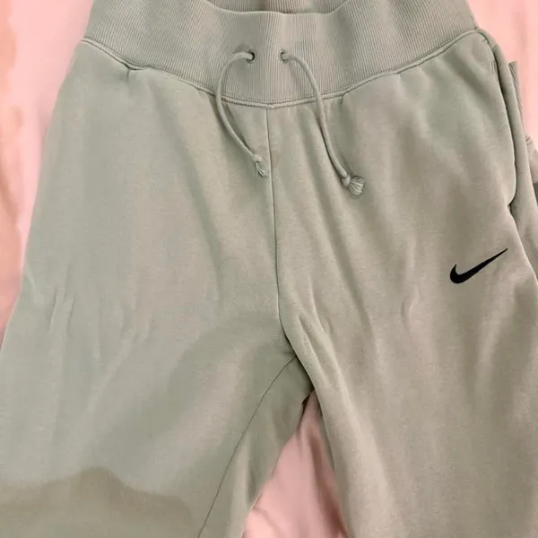 Nike Women's Sage Green Fleece Sweatpants Size M - Image 6