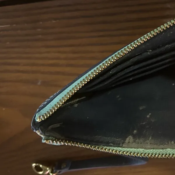 Fossil Women's Navy and Beige Wallet - Image 3