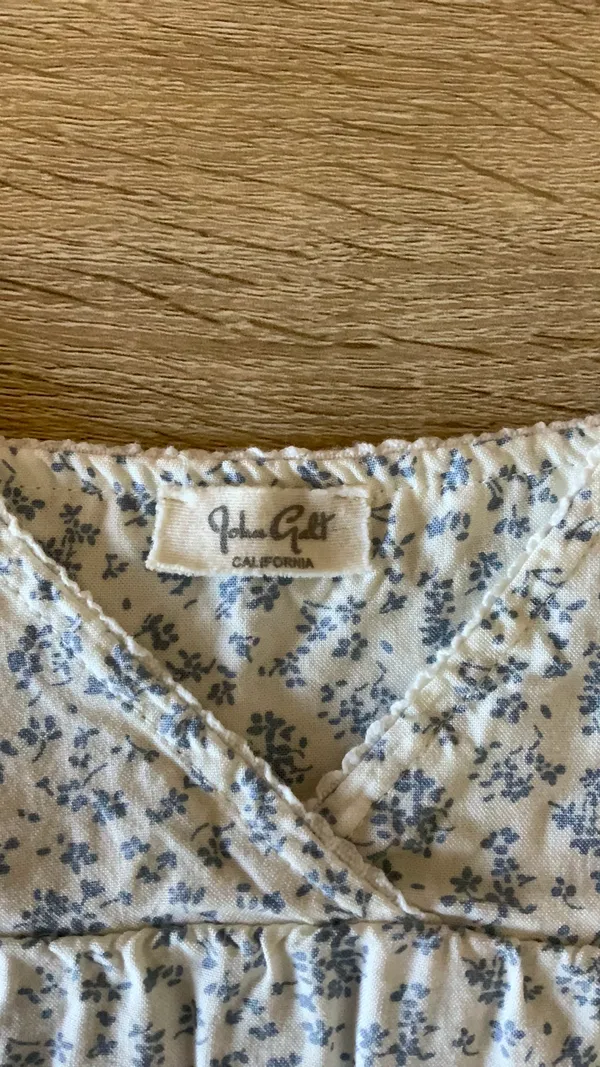 Brandy Melville White and Blue Floral Babydoll Top with Tie - Image 3