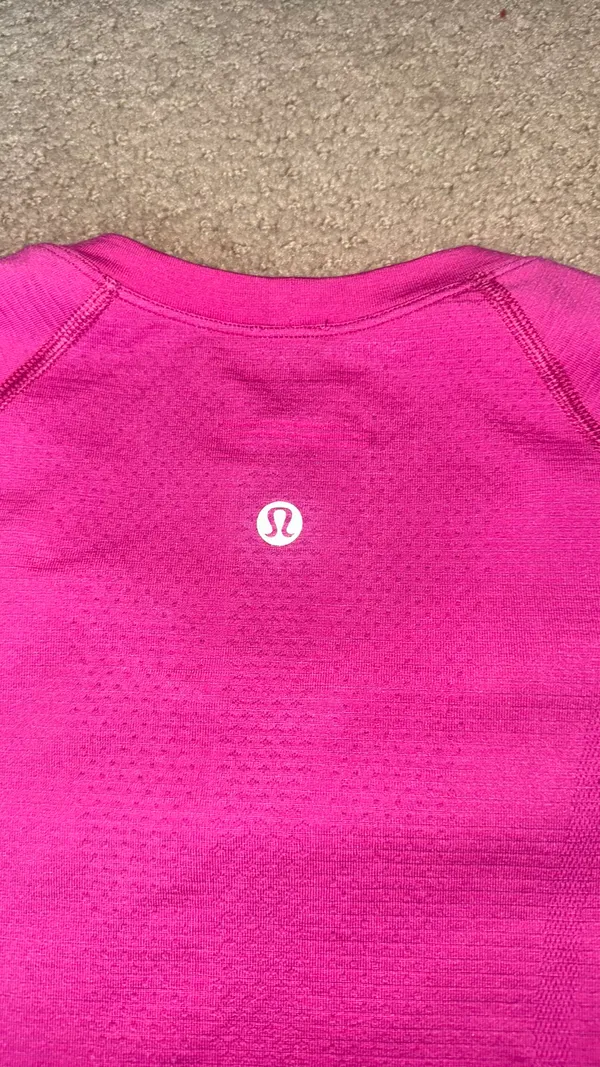 Size 4 lululemon swiftly tech  - Image 3