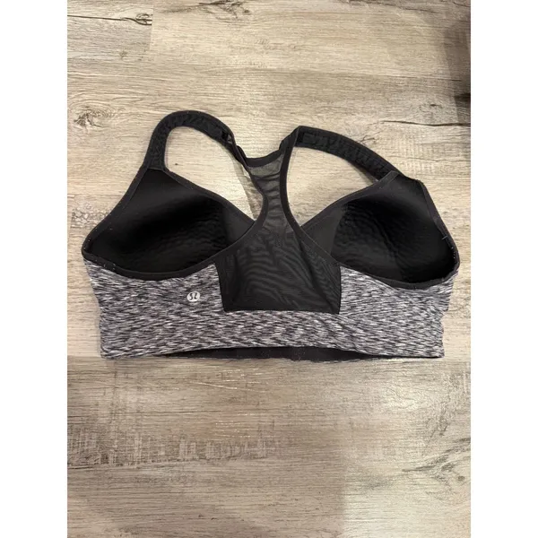 Lululemon Sports Bra – Size 10 - Image 4