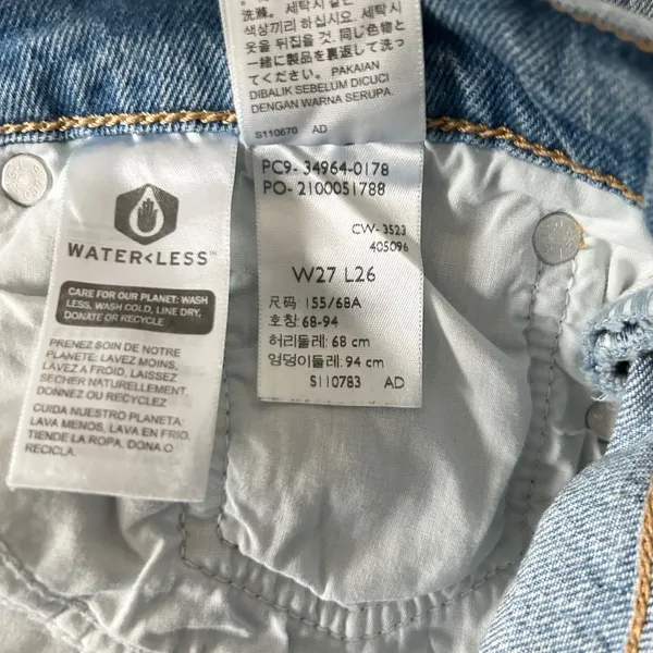 Levi's Women's Premium Wedgie Straight Jeans Medium Wash Blue Size 27 - Image 8