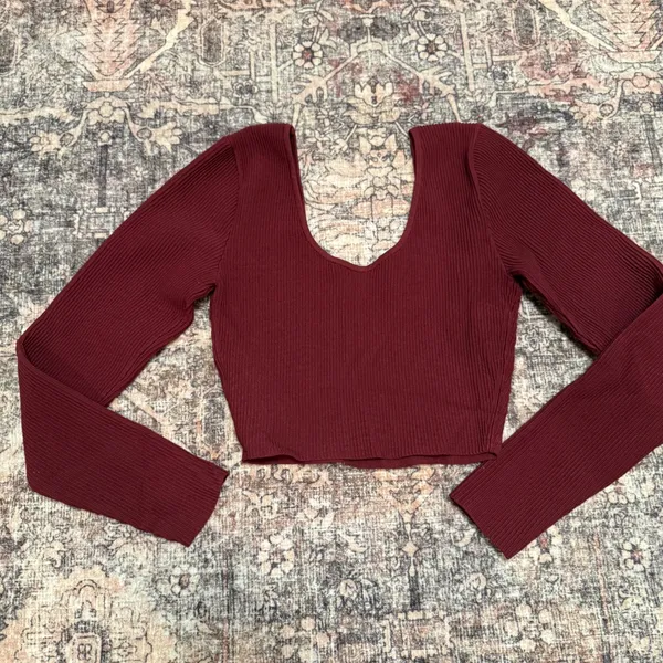Aritzia Babaton Sculpt Knit Scoopneck Longsleeve‎ – Burgundy Maroon – Size M - Image 4