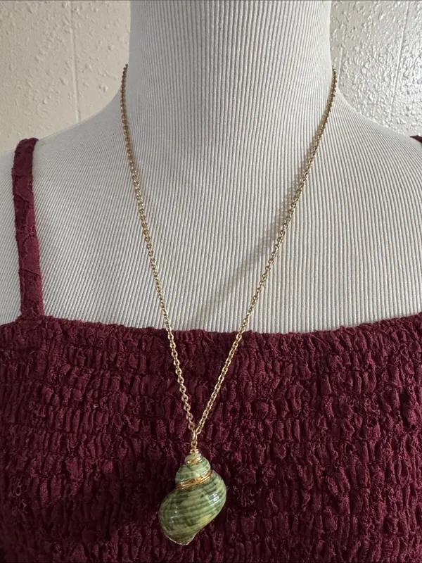 Vintage Gold Chain Necklace with Green Shell Pendant - Image 2