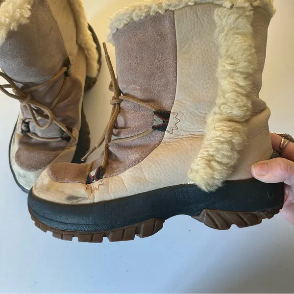 Women's Shearling-Lined Tan Suede Winter Boots - Image 2
