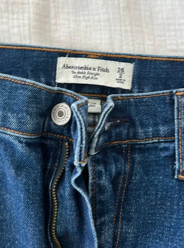 Abercrombie Jeans - Image 4