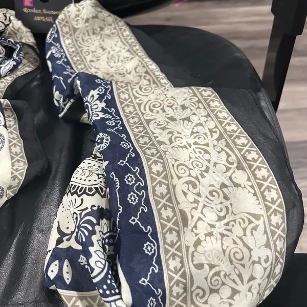 100 % silk Paisley Scarf in Navy & Cream - Image 4