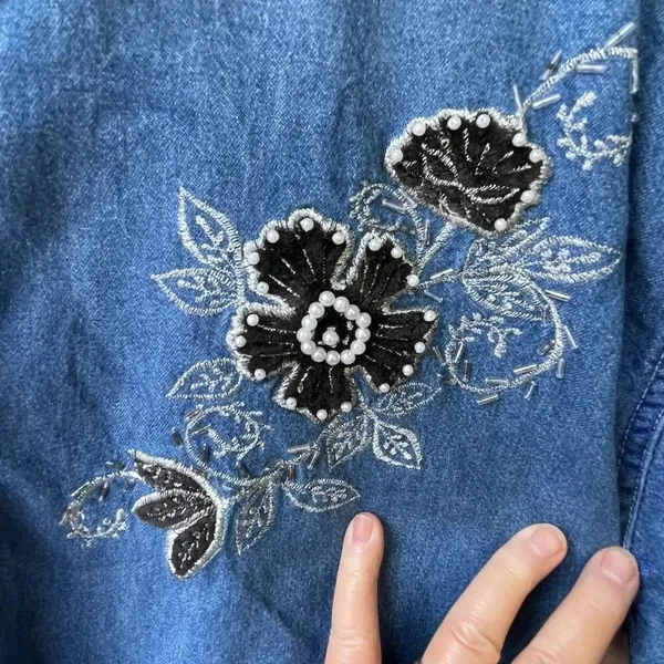 Andrew Sport size 1X boxy embroidered beaded velvet trim button down top. - Image 7