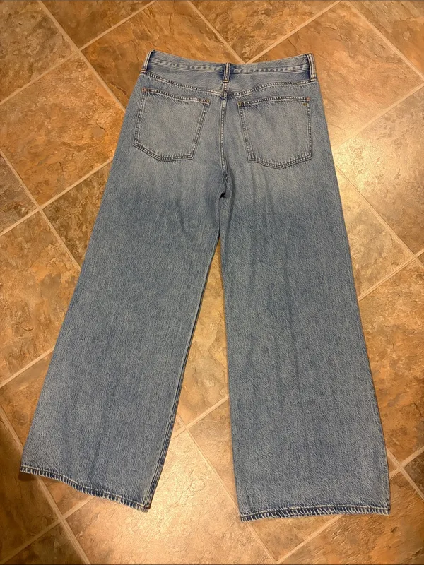 Madewell Woman’s Relaxed Wide-Leg Jeans in Light Blue 31 - Image 4