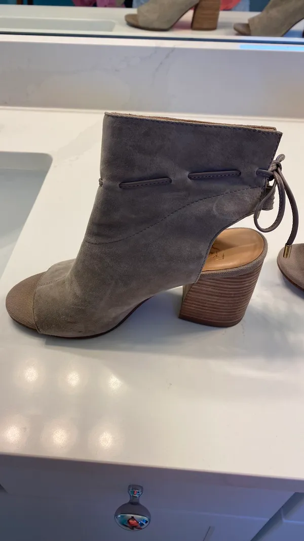 Franco Sarto suede shoes women’s size 8 - Image 2