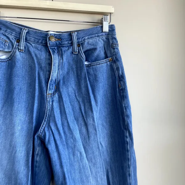Universal Threads medium wash blue jeans relaxed wide leg style women's size 10 - Image 2