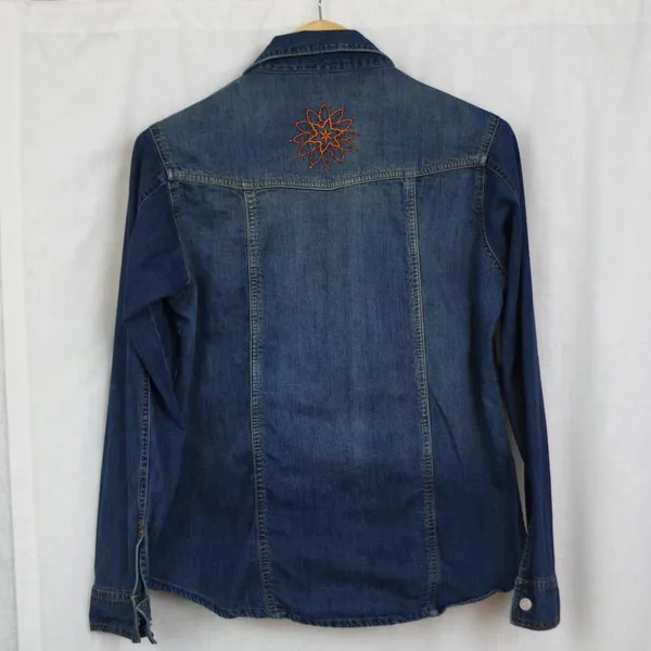 Wrangler Ladies' Snap Button Denim Embroidered Western Shirt Medium - Image 5