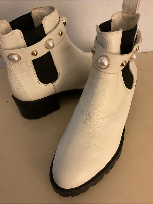 Karl Lagerfeld women White leather Chelsea heel boots US 8.5 - Image 5