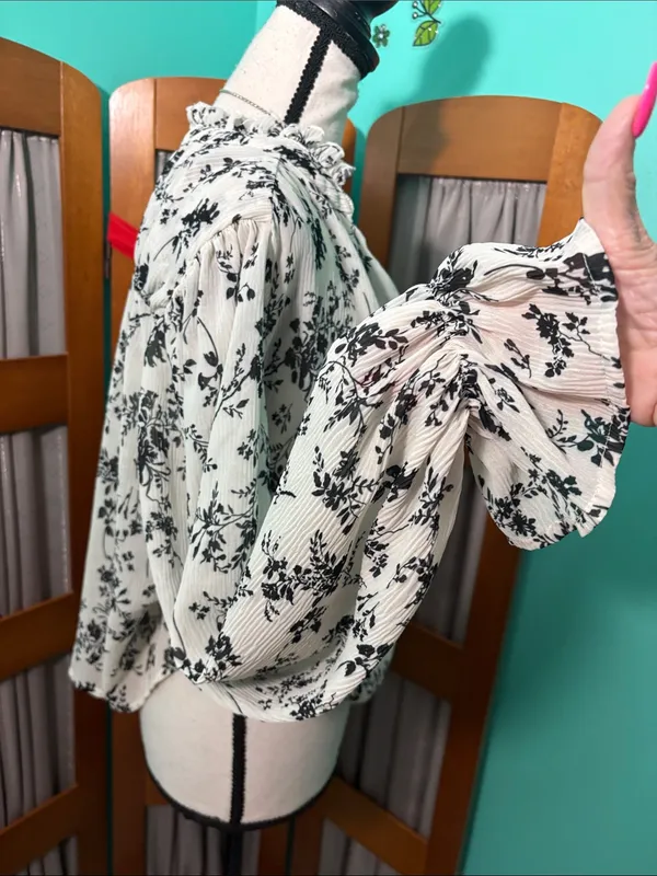 Lulu's Black & White Floral Ruffle V-Neck Blouse - Image 7