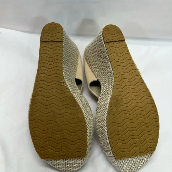 CRYSTAL QUEEN NEW BEIGE WEDGE SANDAL W/WOVEN TRIM SZ‎ 7.5-8 3.5” Wedge heel - Image 7