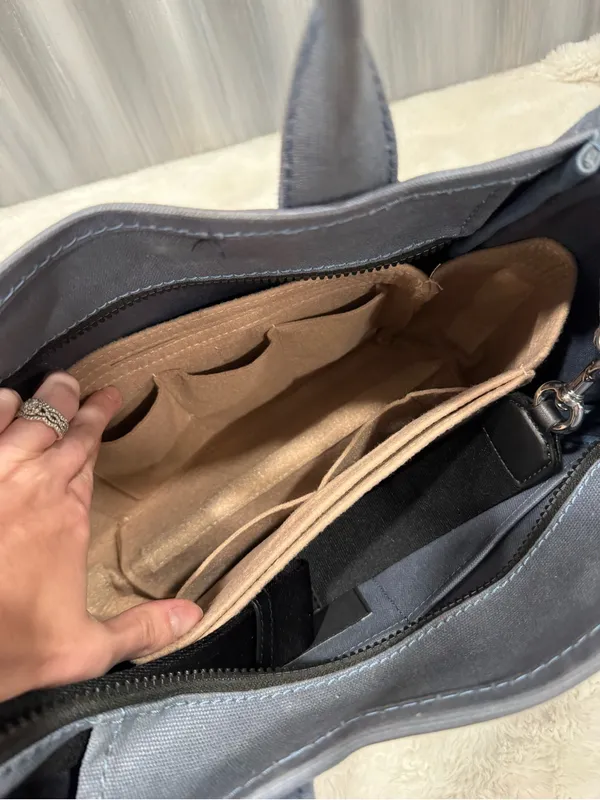 Marc Jacob’s The Tote Bag - Image 9