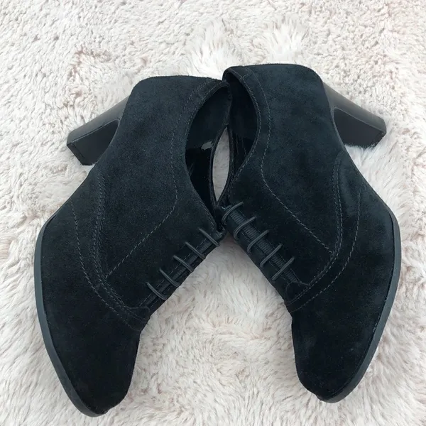 Michelle D leather suede elastic goring heel booties Black Size 9.5 - Image 4