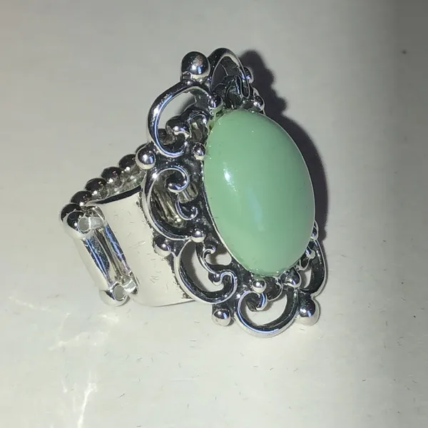 Green Oval Cabochon Silver Tone Filigree Statement Ring - Image 5