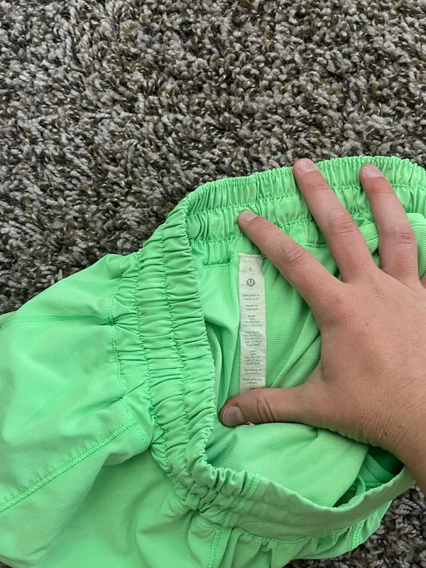 Lululemon Shorts Hotty Hot 2.5" Low-Rise - Image 3