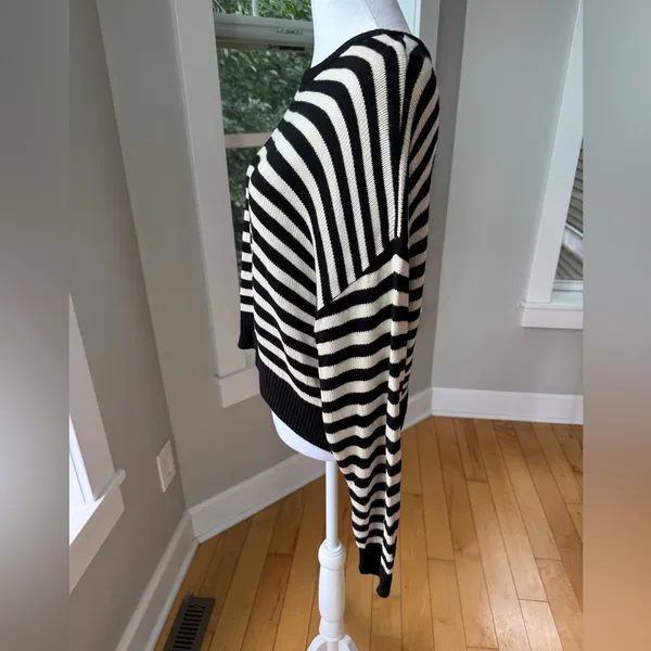 PINK Victoria’s Secret Black Ivory Striped Cropped Crewneck Sweater Sz Medium - Image 3