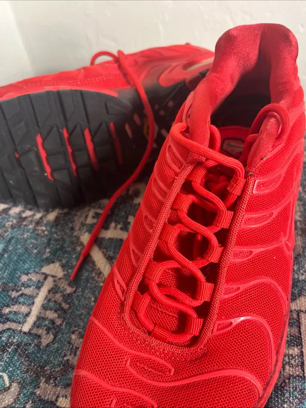 Nike All-Red Mesh Athletic Sneakers - Image 9