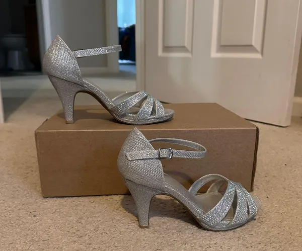 Heels Sparkly Silver Size 6.5 - Image 2