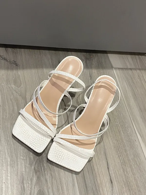 White pair of hills - Image 5