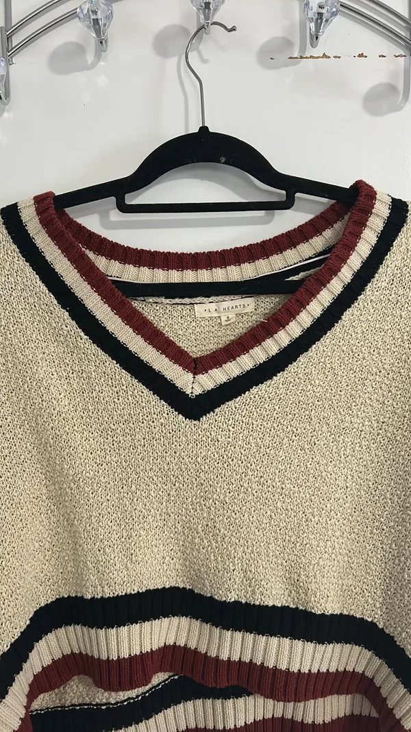 Cropped V Neck Sweater - Image 3