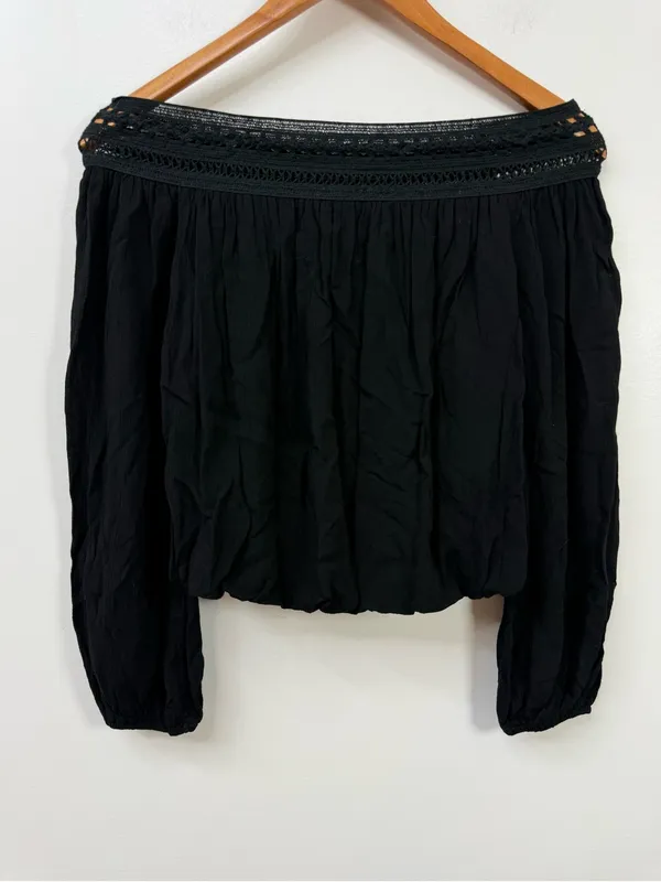 Lulu's Black Off-Shoulder Crochet-Trim Blouse size XS - Image 4