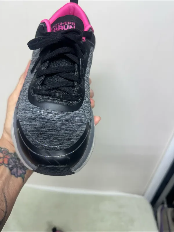 Skechers GO RUN Women's Black Athletic Sneakers with Hot Pink Interior - Image 5