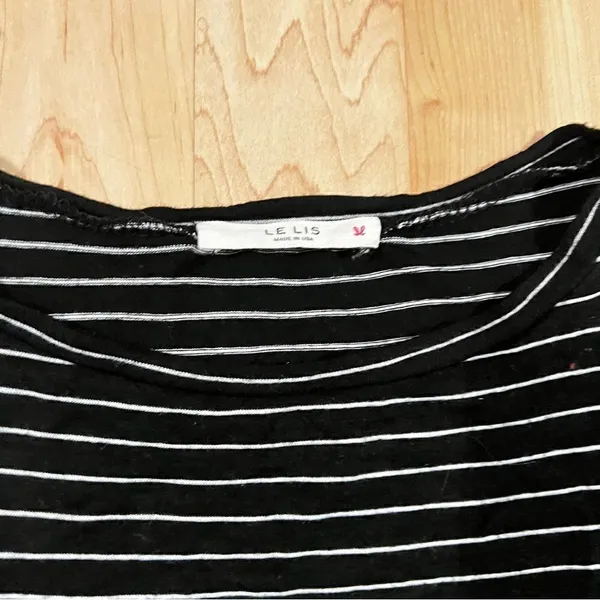 Le Lis Striped Split Side Short Sleeve T-Shirt Women’s Medium - Image 3