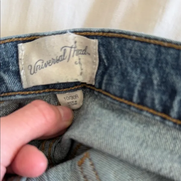 Universal Threads Women's vintage straight leg medium wash Blue Jeans - Image 3