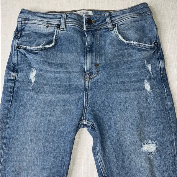 Zara Light Blue Distressed Ankle Jeans - Image 3