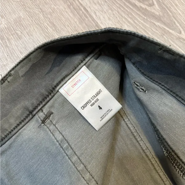 •Express• High Rise Cropped Straight Camo Jeans - Image 4